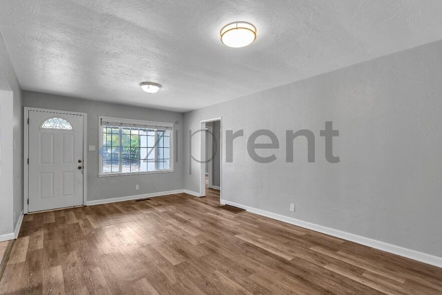 Building Photo - Unit