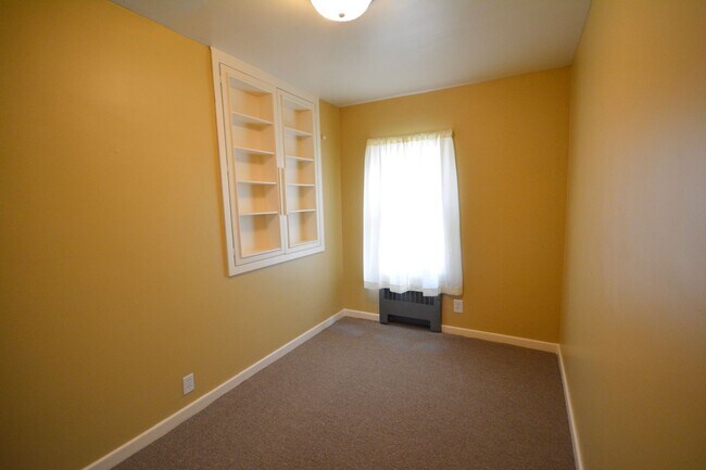 Building Photo - 420 8th Ave SE