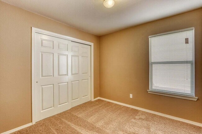 Building Photo - Cozy and Beautiful Home-3217 Willie Cager El Paso, Texas 79938 Lease today!