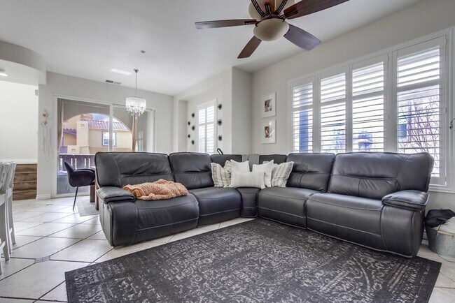 Building Photo - Spacious 3 Bed / 3 Bath Townhome with 2-Car Garage in Gated San Marcos Community