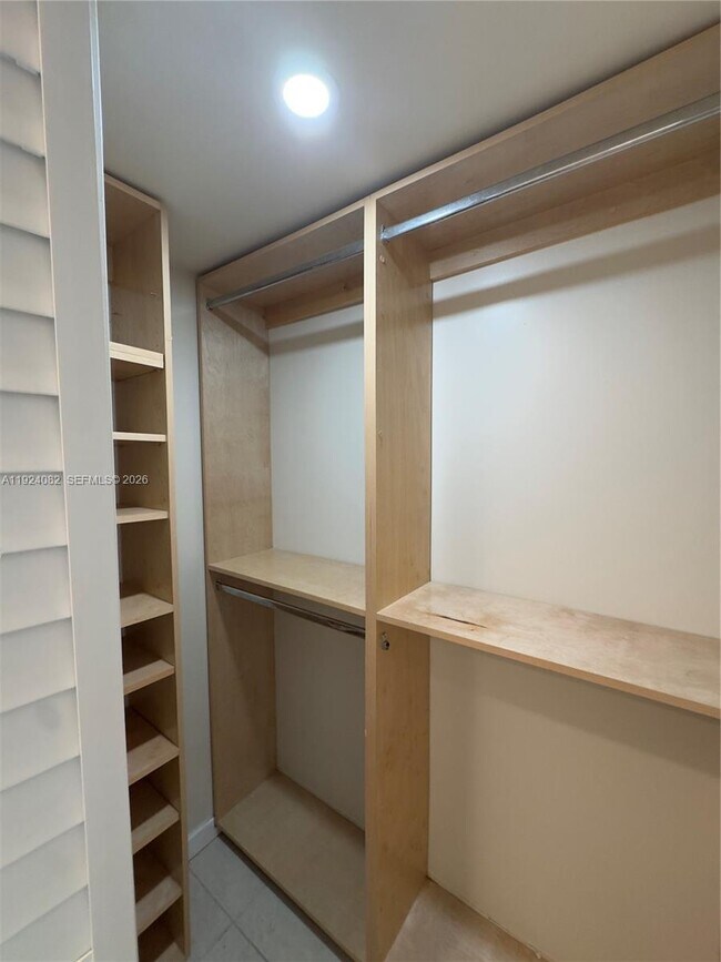 Building Photo - 6930 Miami Gardens Dr