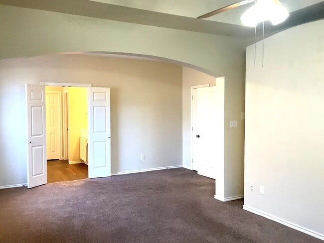 Building Photo - 6717 Driftwood Ln