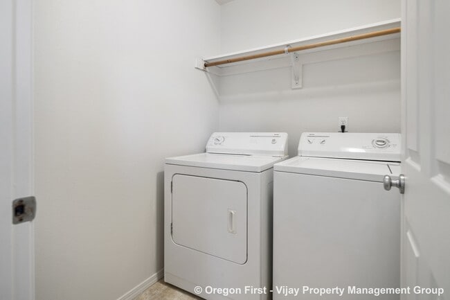 Building Photo - 17097 SW Glen Park Ct