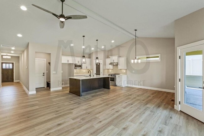 Building Photo - 5116 Scenic Ln