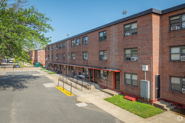 Building Photo - Latrobe Homes