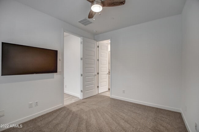 Building Photo - 4655 S Vapor