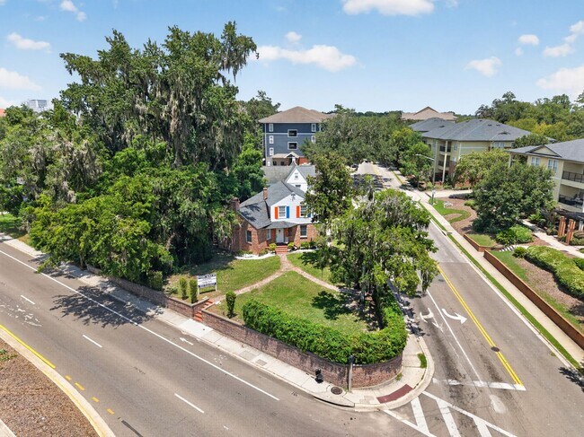 Building Photo - 949 SW 13th St