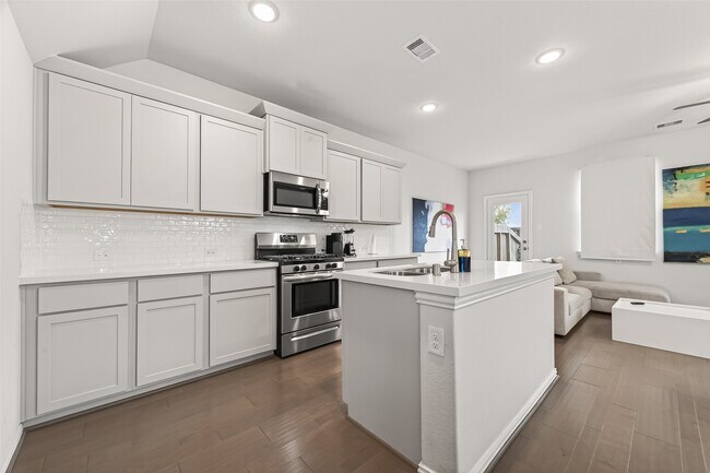 Building Photo - 27926 Western Crk Ct