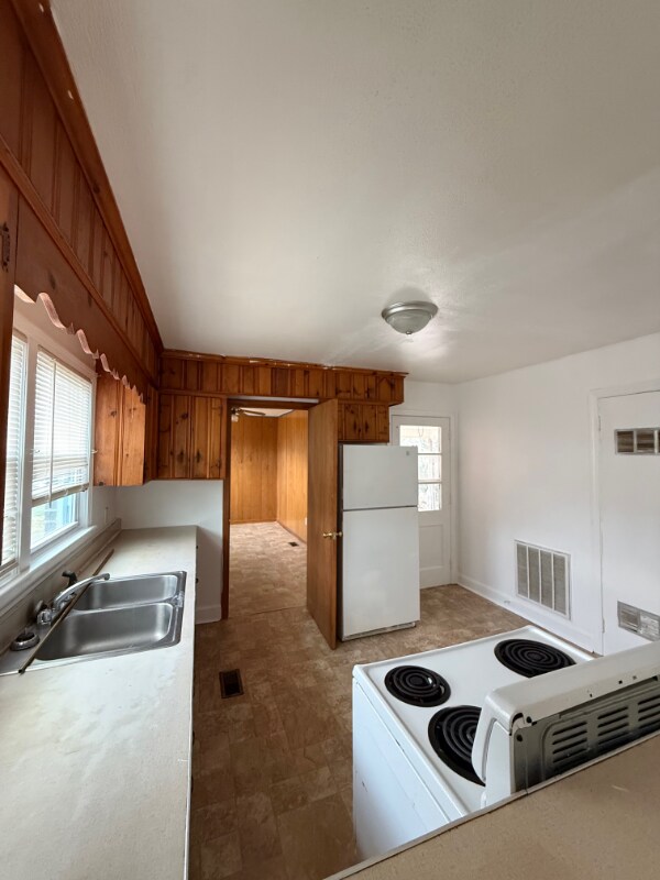 Building Photo - 51 Carey St