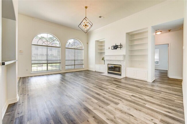 Building Photo - 8803 Memorial Creek Dr