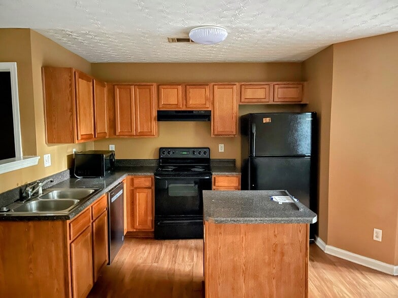 Building Photo - 2970 Vining Ridge Ln