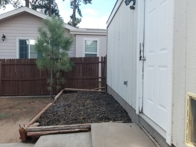 Building Photo - Great Location! 3 Bed, 2 Bath West-Flagsta...