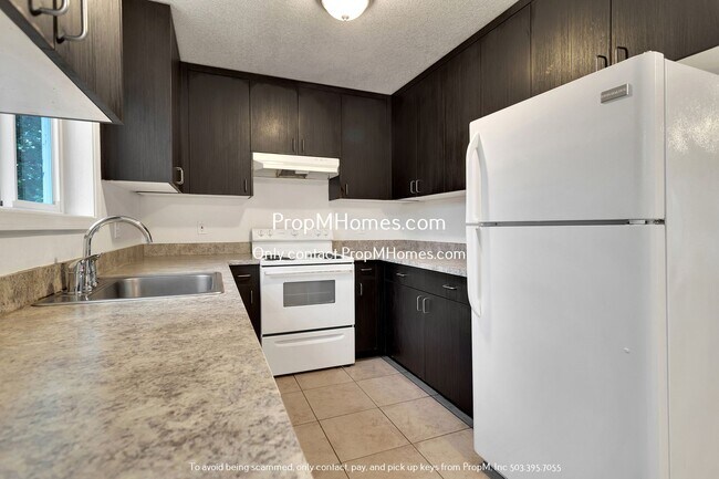 Building Photo - Spacious Retreat in NE Portland - 3 Bedroo...