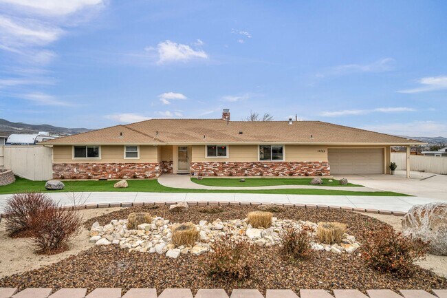 Building Photo - FULLY FURNISHED MOUNTAIN VIEW RETREAT with HOT TUB, RV PARKING & NO HOA