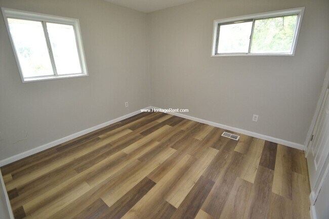 Building Photo - North College Hill 4 Bedroom with Covered Patio