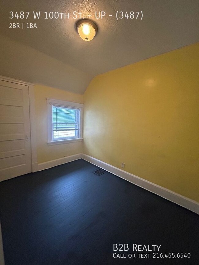 Building Photo - Spacious Two-Bedroom Unit in a Charming Mu...