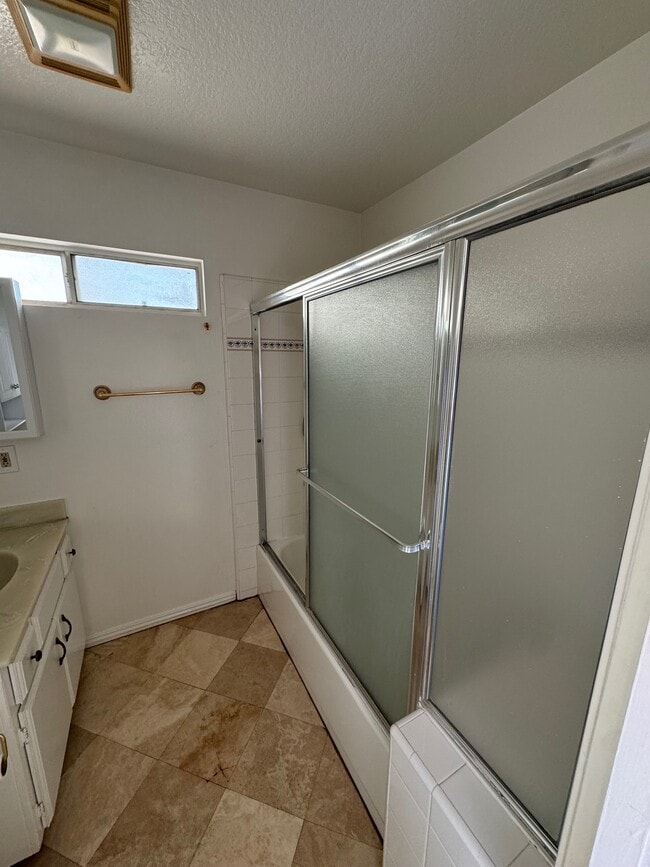 Building Photo - 512 E Lime Ave