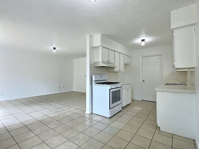 Building Photo - 1537 E 67th St