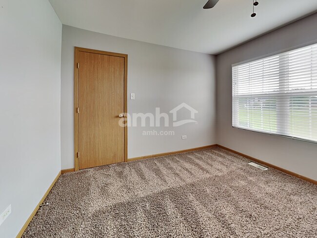 Building Photo - 1821 Eagle Dr