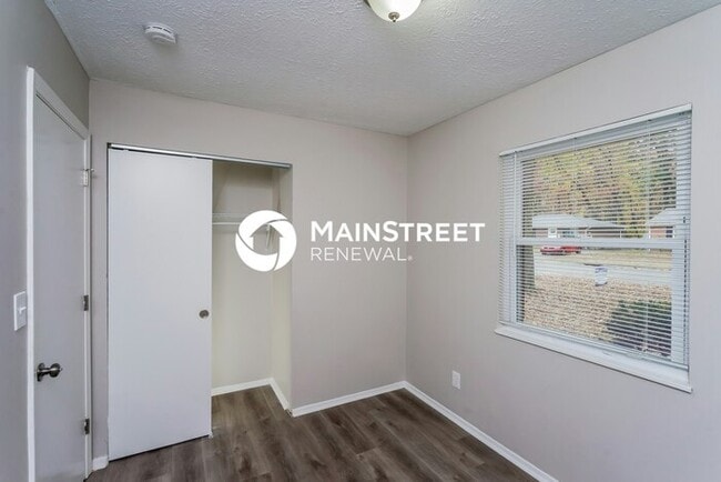 Building Photo - 3 Bedroom Pet-Friendly Home in LOUISVILLE,...