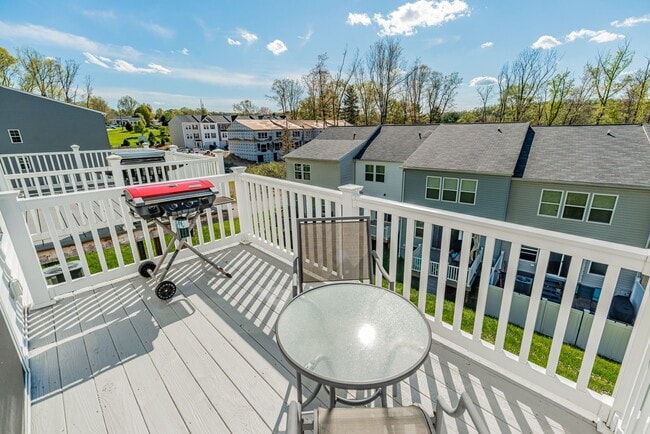Building Photo - 210 Summerfield Dr