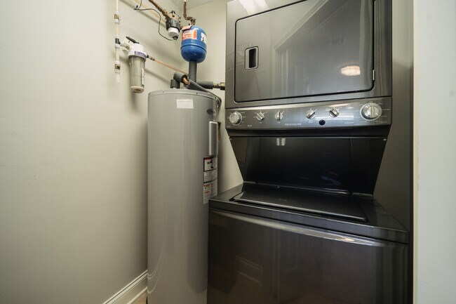 Building Photo - Harbor Crest condo for rent