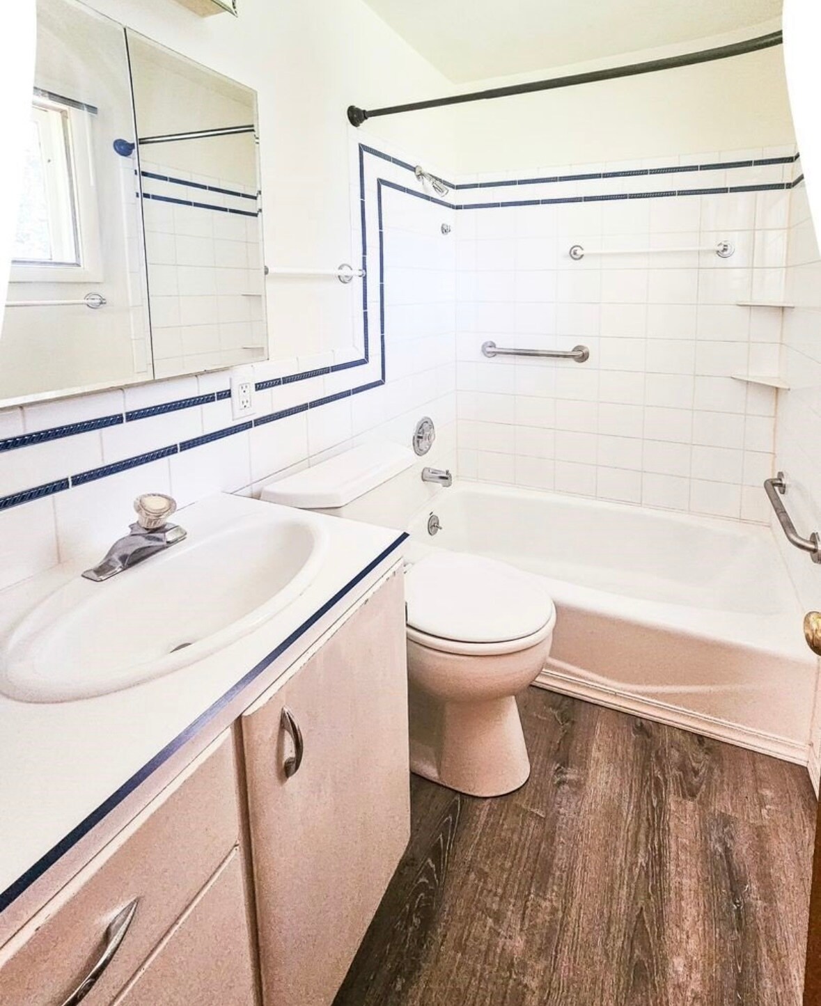 Building Photo - 1310 NE Williams St