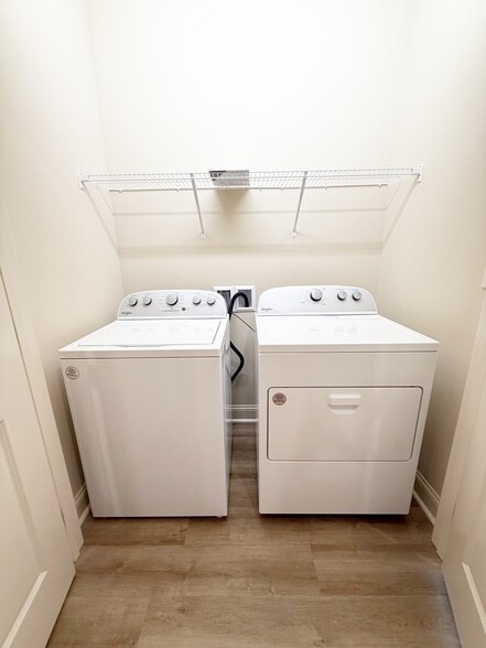 Building Photo - 128 Hallandale Ln