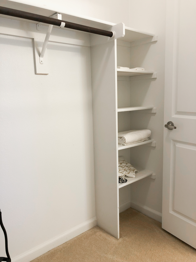 Closet.jpg - Central Park Apartments