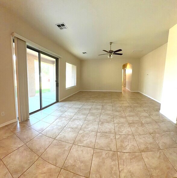 Family Room - 3163 S Porter St