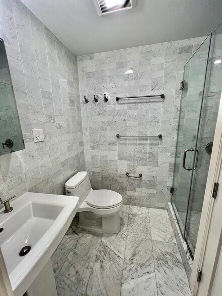 Building Photo - 328 E 59th St