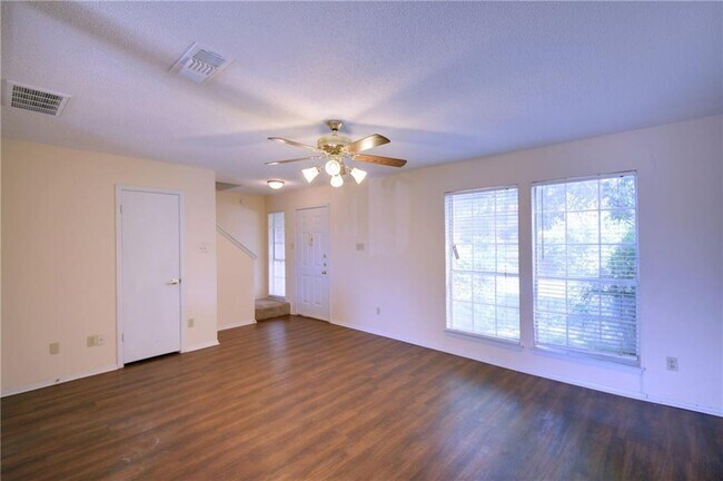 Building Photo - 1015 E Yager Ln