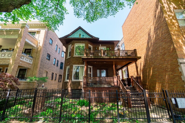 Primary Photo - 1214 W Granville Ave