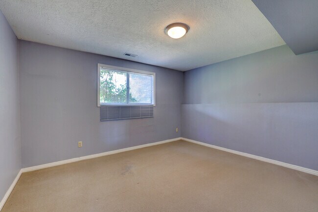 Building Photo - 801 N Haines St