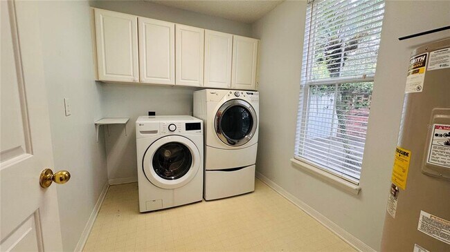 Building Photo - 622 Wisteria Ln