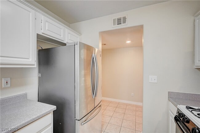 Building Photo - 10164 Tree Bark St