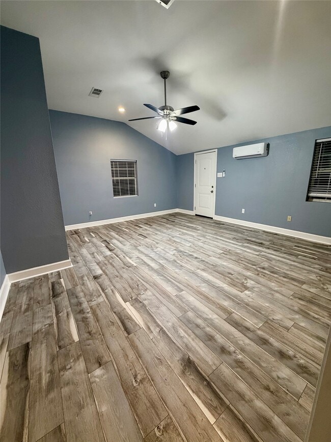 Building Photo - 2322 Central St