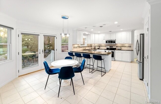 Building Photo - 212 Fairway Dr
