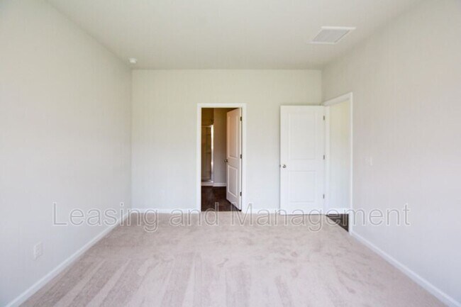 Building Photo - 411 Zenith Blvd