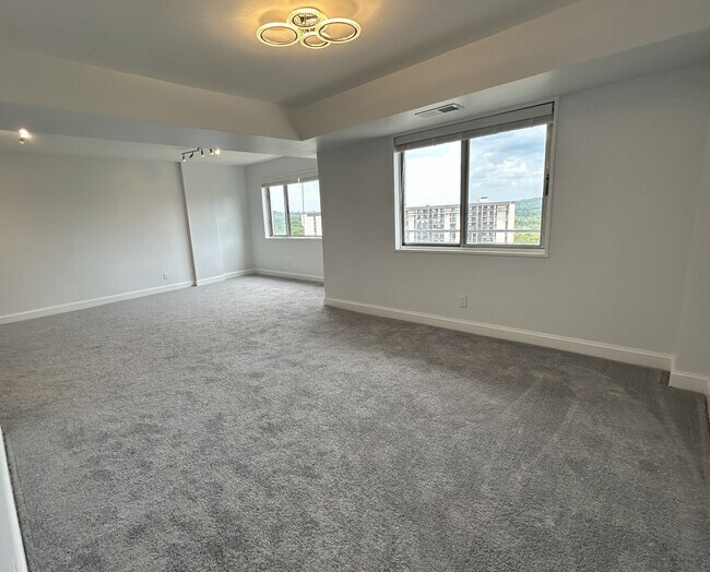 Building Photo - 5340 Holmes Run Pkwy