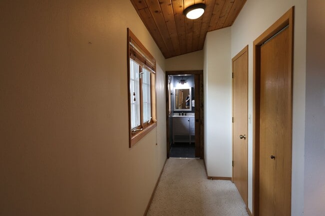 Building Photo - Large Condo with Garage