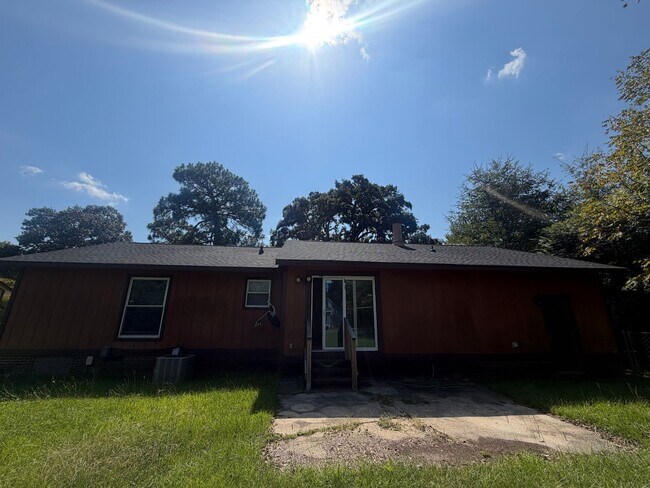 Building Photo - 1855 Berriedale Dr