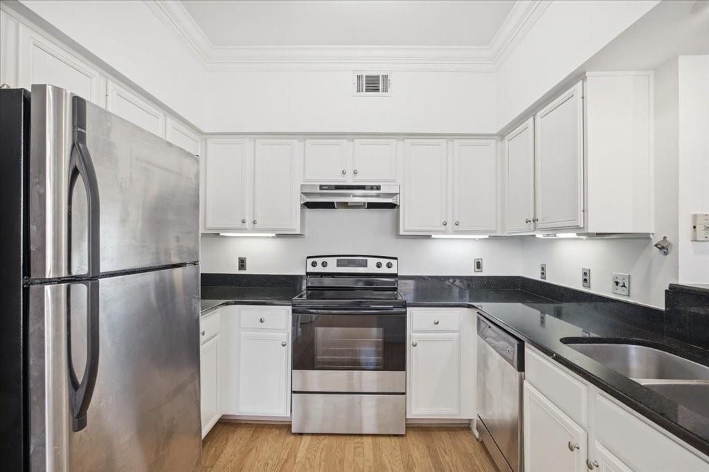 Building Photo - 3777 Peachtree Rd