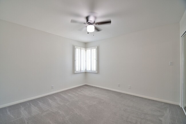 Building Photo - 4 Bed 2.5 Bath Home in Hermosa Beach For L...