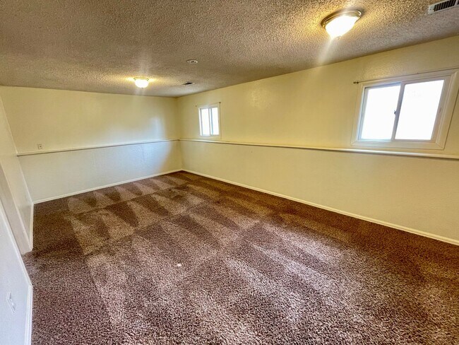 Building Photo - 4 Bed, 2 Bath Loveland, CO Home- Fenced Backyard, A/C, & 2 Car Garage!