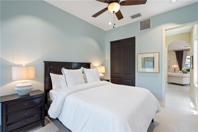 Building Photo - 1312 SE 2nd Ct