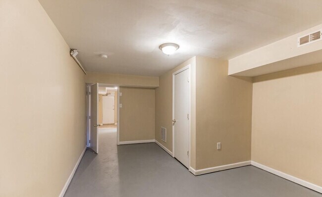 Building Photo - 3014 Clifton Park Terrace