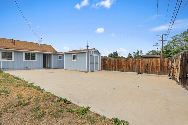 Building Photo - $2,850 - 3 Bed, 2 Bath Updated Home in Den...