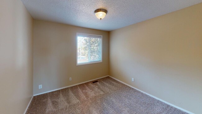 Building Photo - Prime Tigard Location, Summer Lake Neighborhood / Morning Hill, Close To Progress Ridge, Pet Frie...