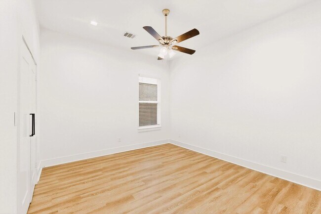 Building Photo - Modern 3 Bed, 3 Bath Home Near Downtown Dallas